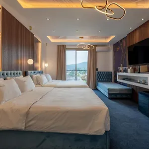 2* Отель Greek House